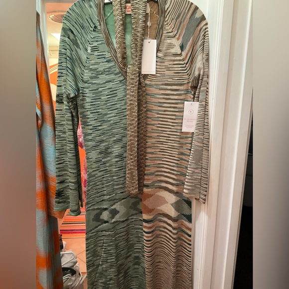 Kinga Csilla. Aussie’s favorite design. Rayon L/S Maxi knit. Greens, Browns. - Picture 7 of 8